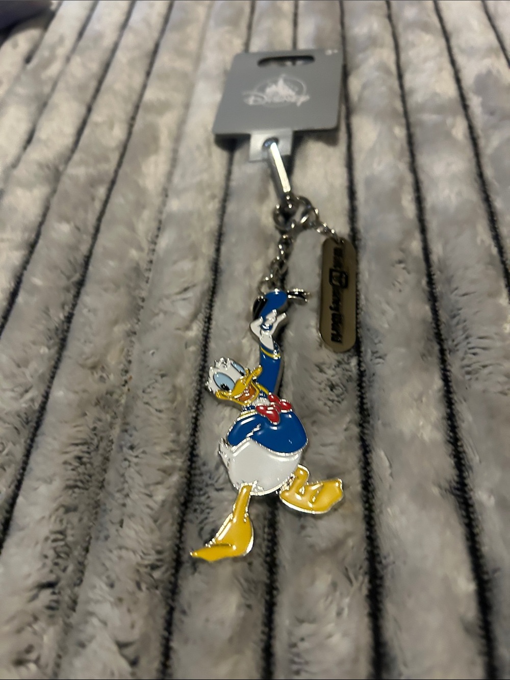 Disney Donald Duck Enamel Keychain Walt Disney world parks Blue, White & Yellow